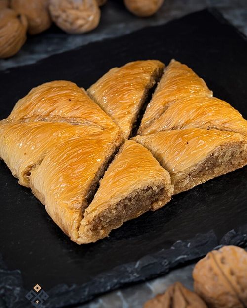 Cevizli Piramit Baklava – Kilimli Baklava